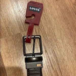 Levi’s reversible size 40 men’s belt.